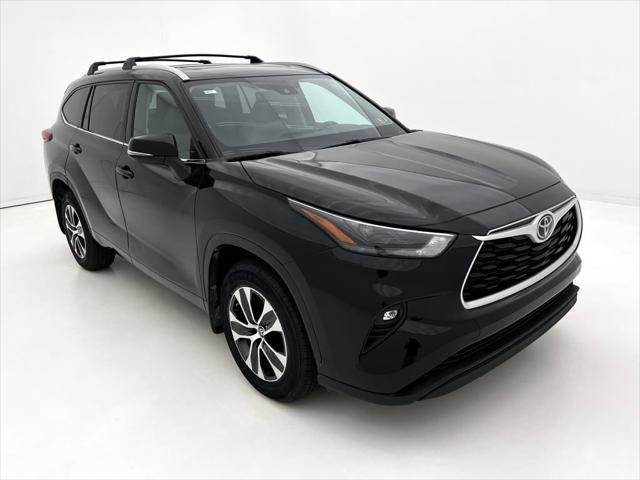 used 2022 Toyota Highlander car, priced at $35,990