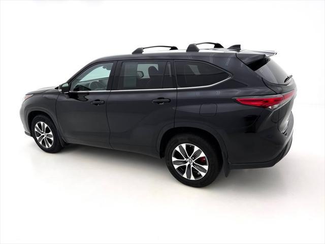 used 2022 Toyota Highlander car, priced at $35,990