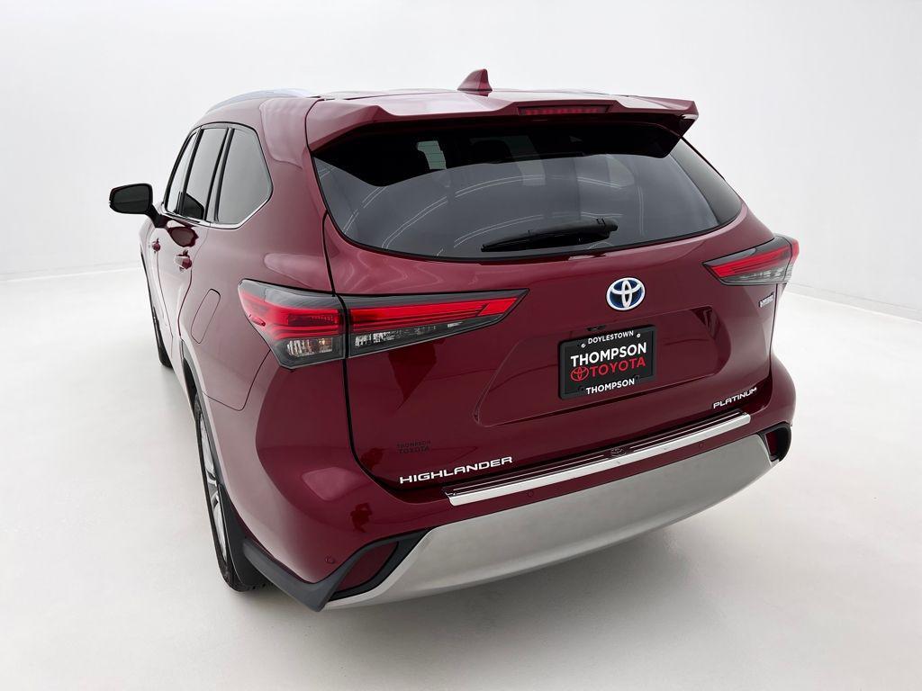 used 2021 Toyota Highlander Hybrid car, priced at $32,990