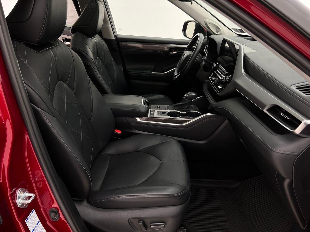 used 2021 Toyota Highlander Hybrid car, priced at $32,990