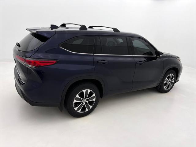 used 2022 Toyota Highlander car, priced at $37,990