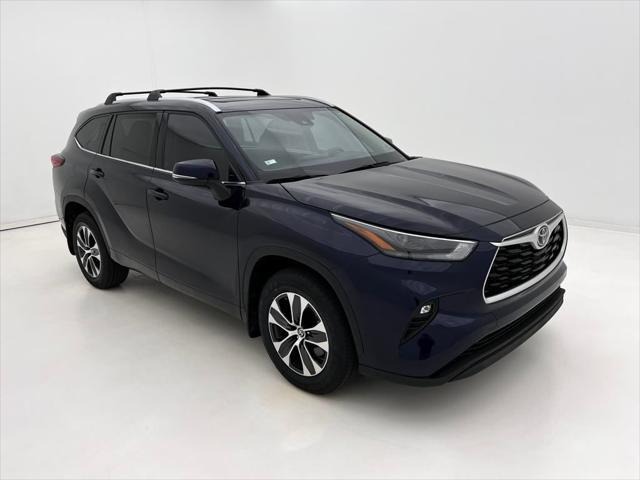 used 2022 Toyota Highlander car, priced at $37,990