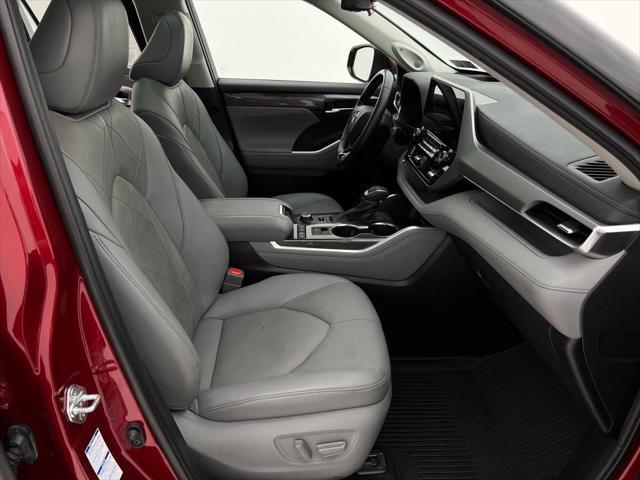 used 2021 Toyota Highlander car, priced at $39,990