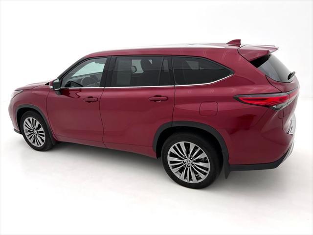 used 2021 Toyota Highlander car, priced at $39,990
