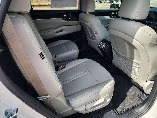 new 2025 Kia Sorento Hybrid car, priced at $43,040