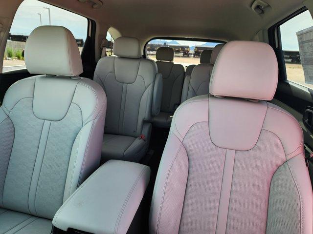new 2025 Kia Sorento Hybrid car, priced at $43,040