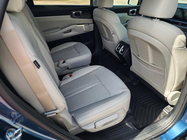 new 2025 Kia Sorento Hybrid car, priced at $43,420