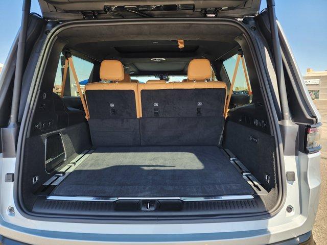new 2025 Jeep Grand Wagoneer L car