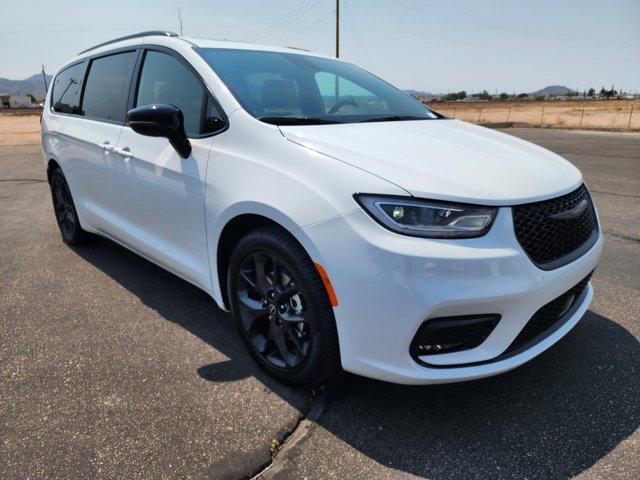 new 2025 Chrysler Pacifica car, priced at $47,934