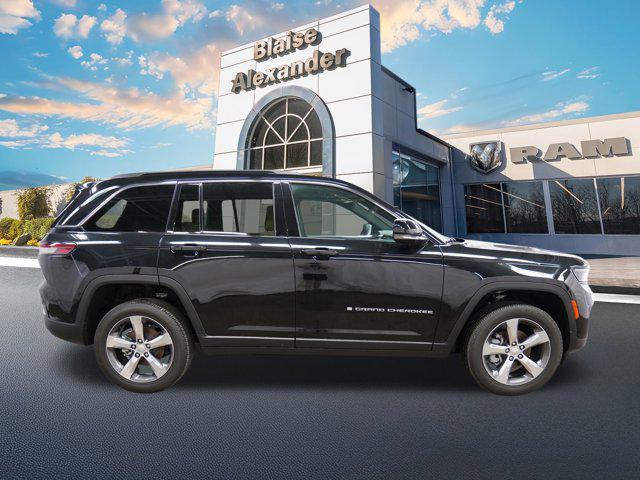 new 2025 Jeep Grand Cherokee car, priced at $48,127