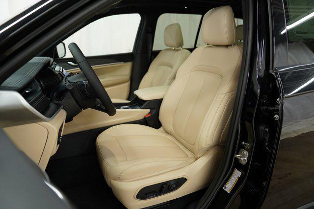 new 2025 Jeep Grand Cherokee car, priced at $48,127