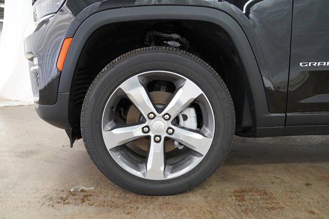 new 2025 Jeep Grand Cherokee car, priced at $48,127
