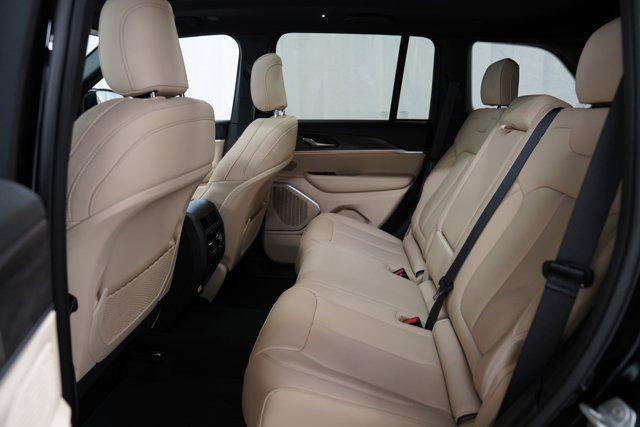new 2025 Jeep Grand Cherokee car, priced at $48,127