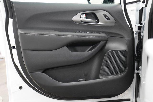 new 2026 Chrysler Pacifica car, priced at $43,404