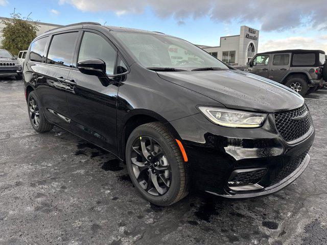 new 2025 Chrysler Pacifica car, priced at $51,040