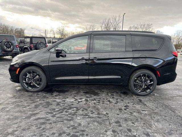 new 2025 Chrysler Pacifica car, priced at $51,040