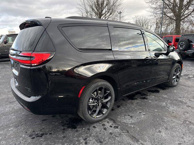 new 2025 Chrysler Pacifica car, priced at $51,040