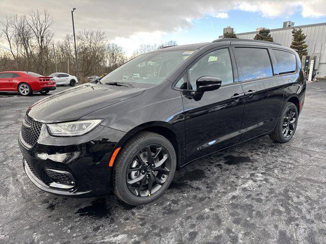 new 2025 Chrysler Pacifica car, priced at $51,040