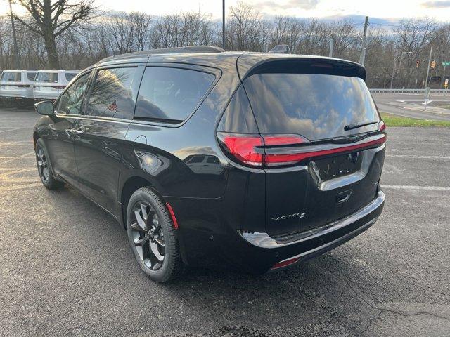 new 2024 Chrysler Pacifica car, priced at $42,044