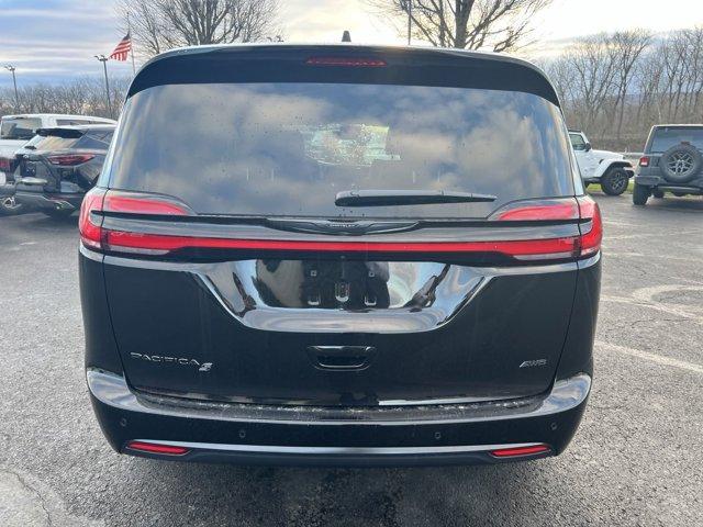 new 2024 Chrysler Pacifica car, priced at $42,044