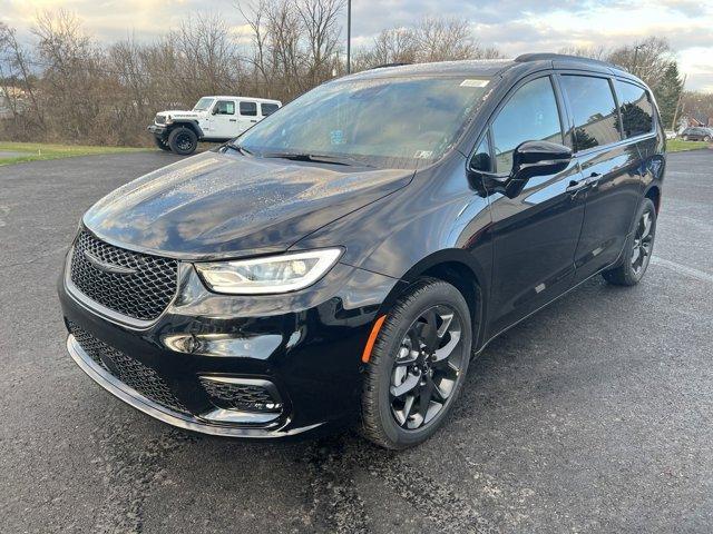 new 2024 Chrysler Pacifica car, priced at $42,044