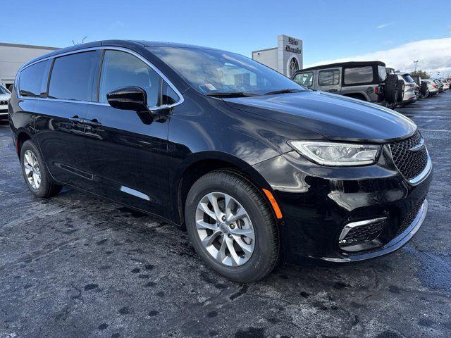 new 2025 Chrysler Pacifica car, priced at $46,315