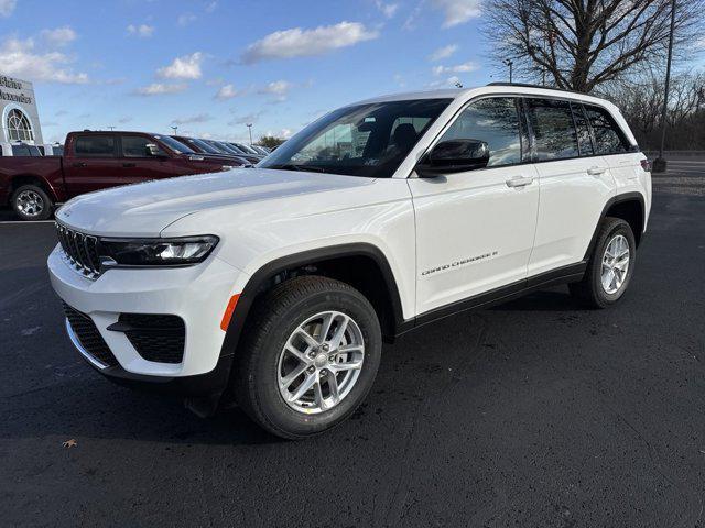 new 2025 Jeep Grand Cherokee car, priced at $40,375