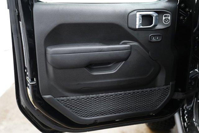 new 2025 Jeep Wrangler car, priced at $48,913