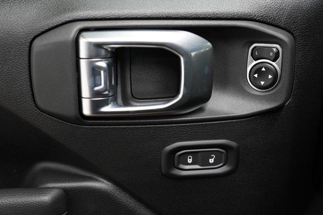 new 2025 Jeep Wrangler car, priced at $45,702