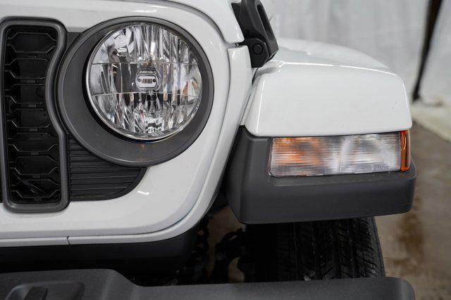 new 2025 Jeep Gladiator car, priced at $45,970