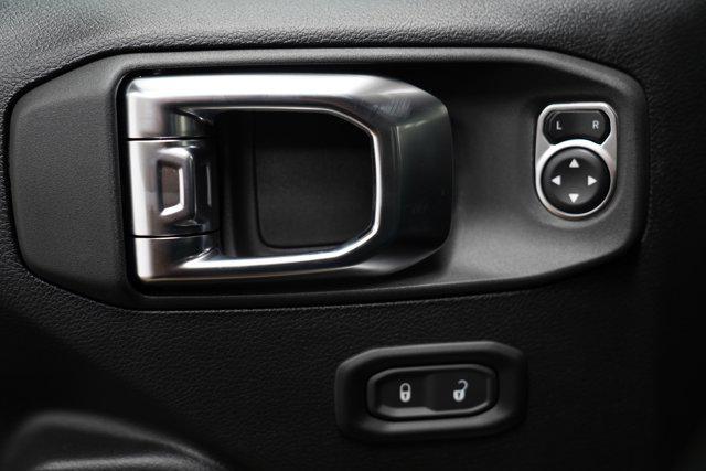 new 2025 Jeep Wrangler car, priced at $45,712