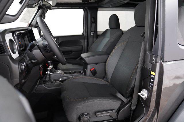 new 2025 Jeep Wrangler car, priced at $45,712
