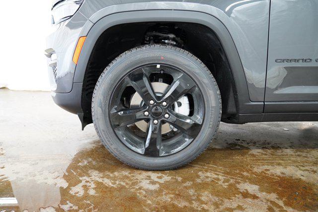 new 2025 Jeep Grand Cherokee car, priced at $49,606