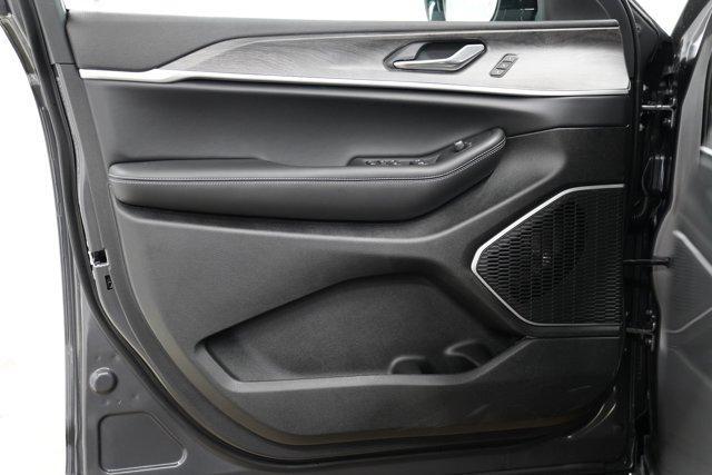 new 2025 Jeep Grand Cherokee car, priced at $49,606