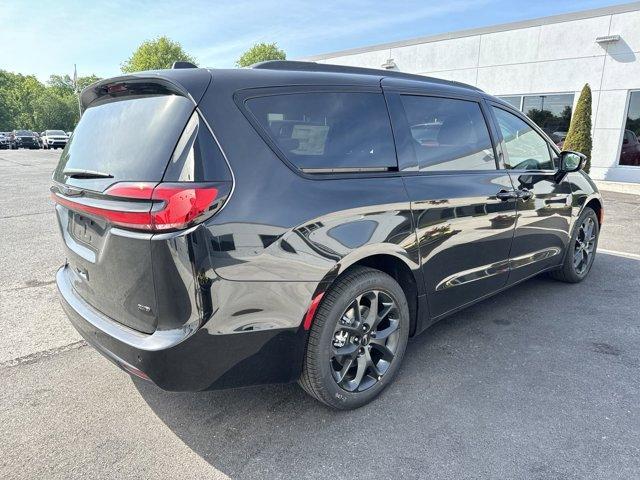 new 2024 Chrysler Pacifica car, priced at $42,686