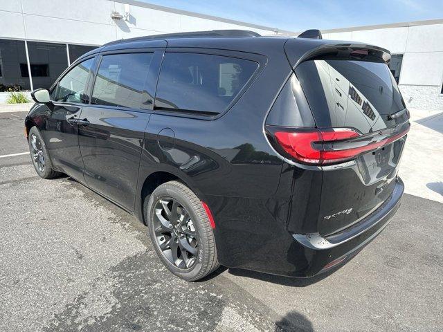 new 2024 Chrysler Pacifica car, priced at $42,686