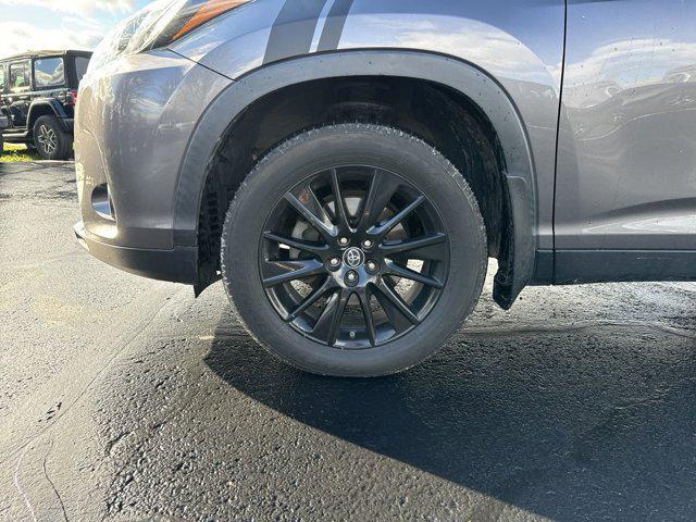 used 2019 Toyota Highlander car, priced at $24,140