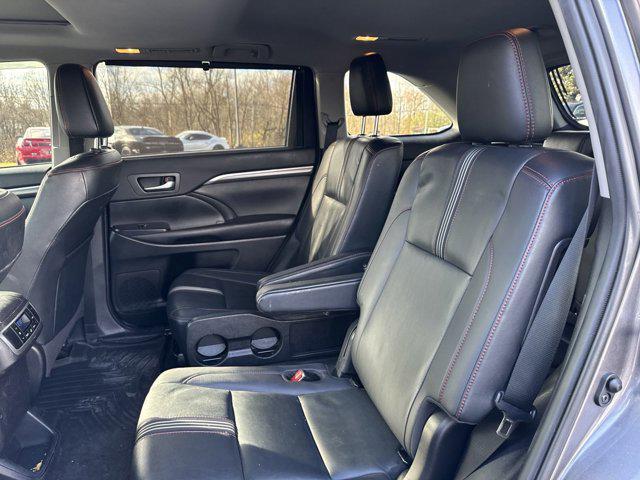 used 2019 Toyota Highlander car, priced at $24,140