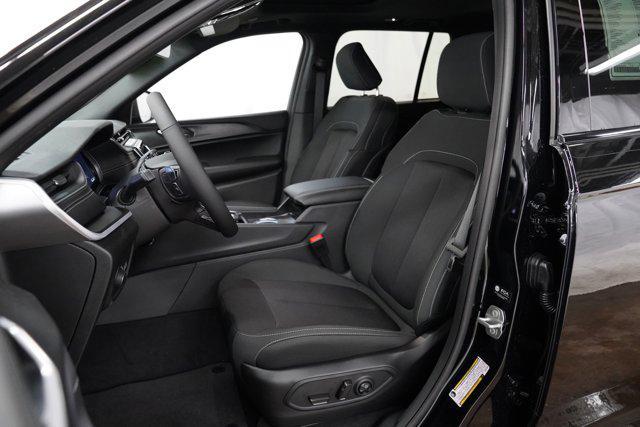 new 2025 Jeep Grand Cherokee car, priced at $40,159