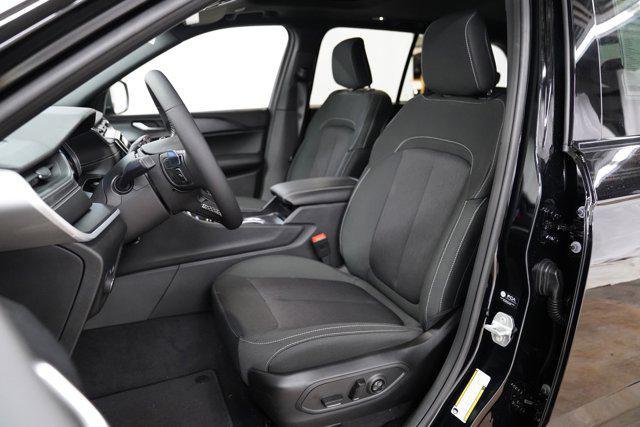 new 2025 Jeep Grand Cherokee car, priced at $41,137