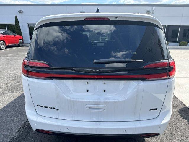 new 2024 Chrysler Pacifica car, priced at $42,044