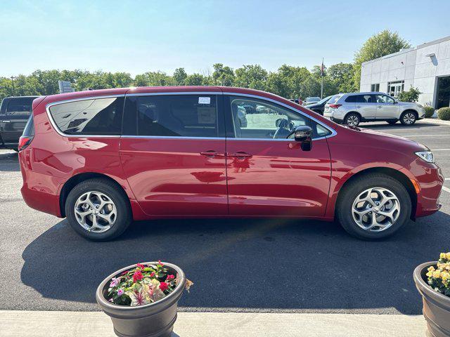 new 2024 Chrysler Pacifica car, priced at $50,303