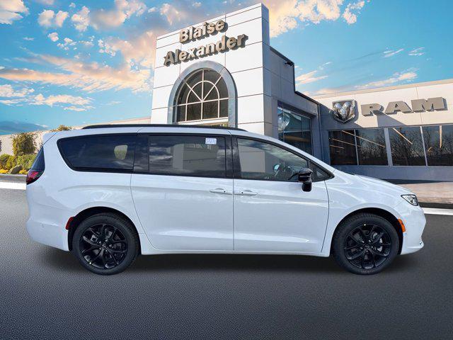 new 2025 Chrysler Pacifica car, priced at $54,365