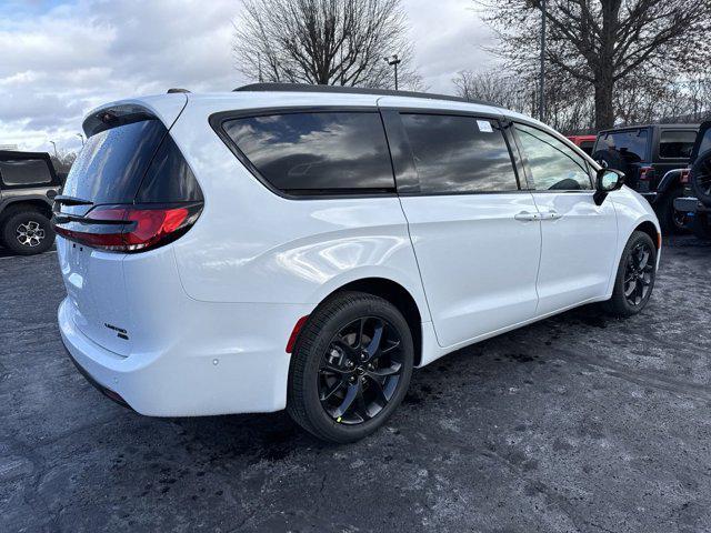 new 2025 Chrysler Pacifica car, priced at $54,365