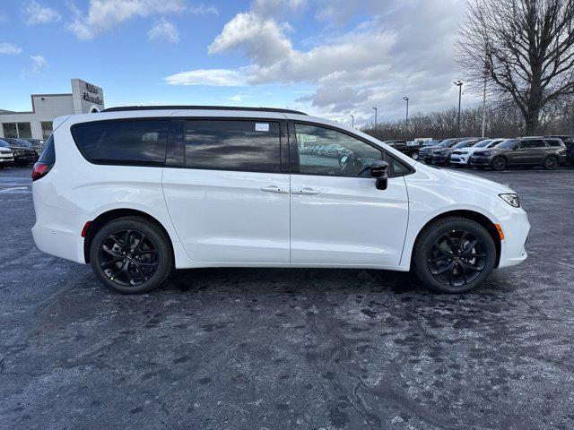 new 2025 Chrysler Pacifica car, priced at $54,365