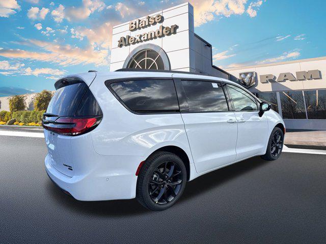 new 2025 Chrysler Pacifica car, priced at $54,365