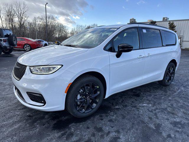 new 2025 Chrysler Pacifica car, priced at $54,365