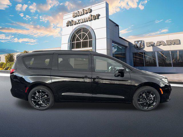 new 2025 Chrysler Pacifica car, priced at $51,040