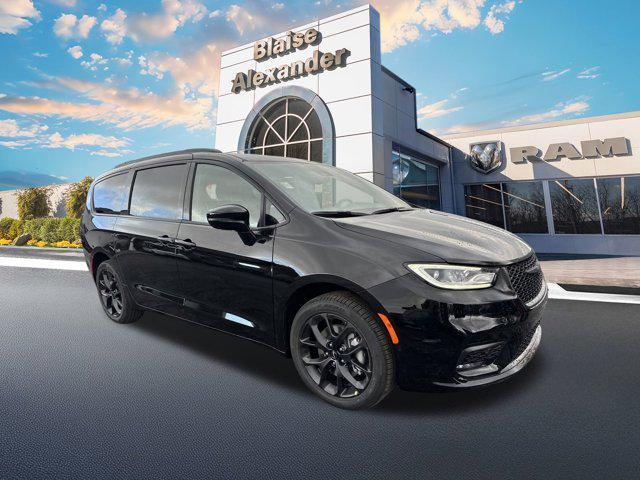 new 2025 Chrysler Pacifica car, priced at $51,040