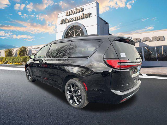 new 2025 Chrysler Pacifica car, priced at $51,040